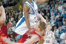 开云在线直播-中国篮球运动员篮板技巧提升训练方案研究，如何提高篮板能力